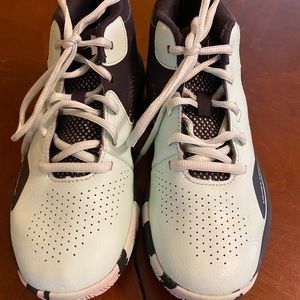 Girls Under Armour basketball shoes, size 4Y
